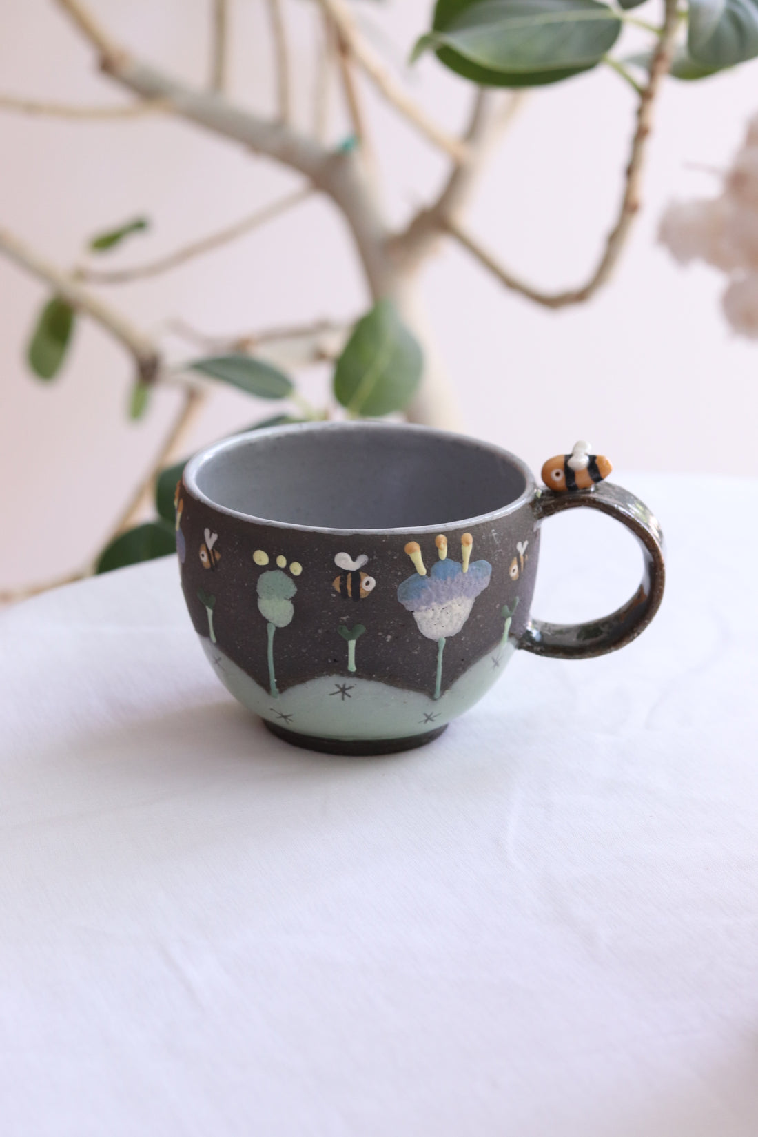 Akemi Nakamura 中村明美 Mug with Animal Deco Handle AN04