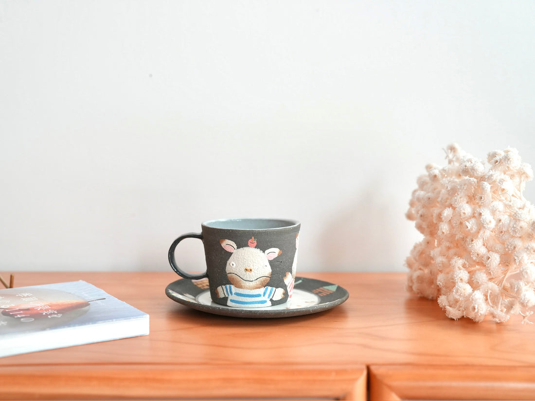 Akemi Nakamura 中村明美 Animal Mug with Saucer AN09