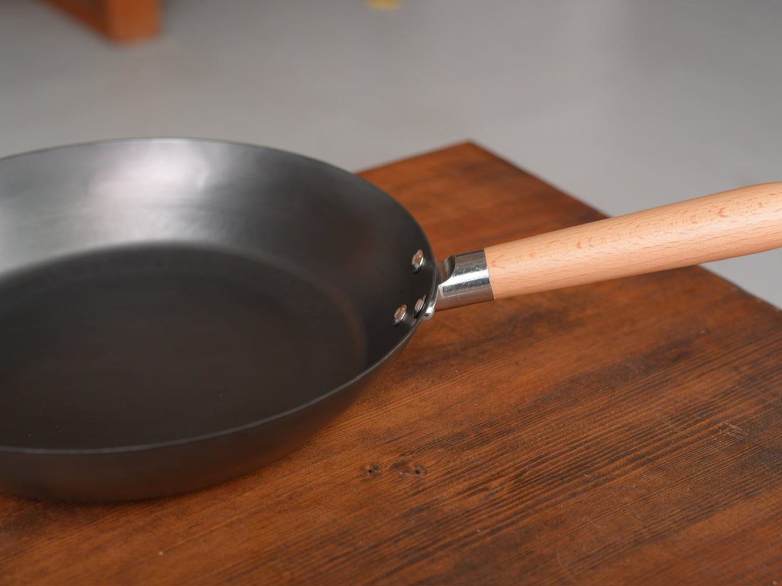 Yamada Kogyosho 山田工業所 HANAKO+a Frying Pan with Wooden Handle