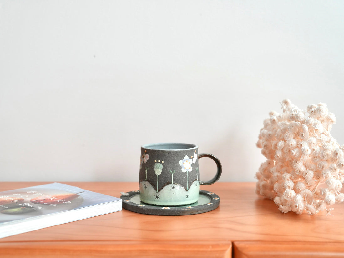 Akemi Nakamura 中村明美 Flower Straight Mug with Saucer AN08