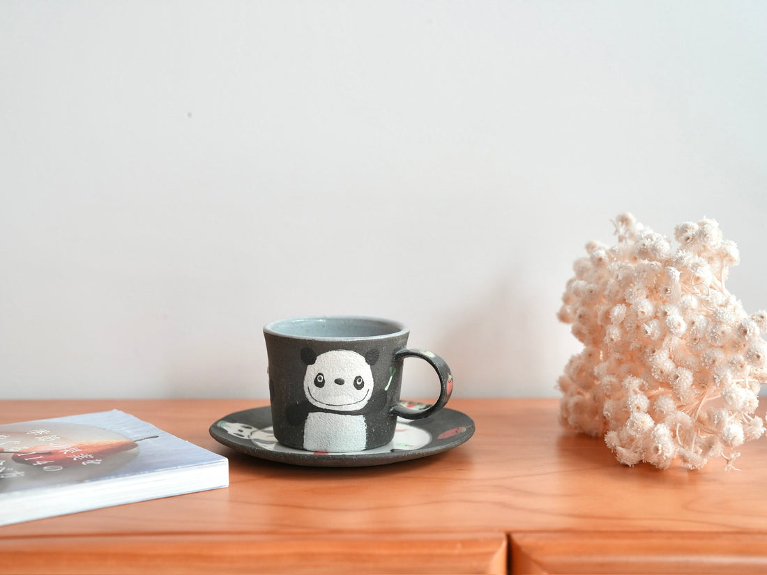 Akemi Nakamura 中村明美 Animal Mug with Saucer AN09