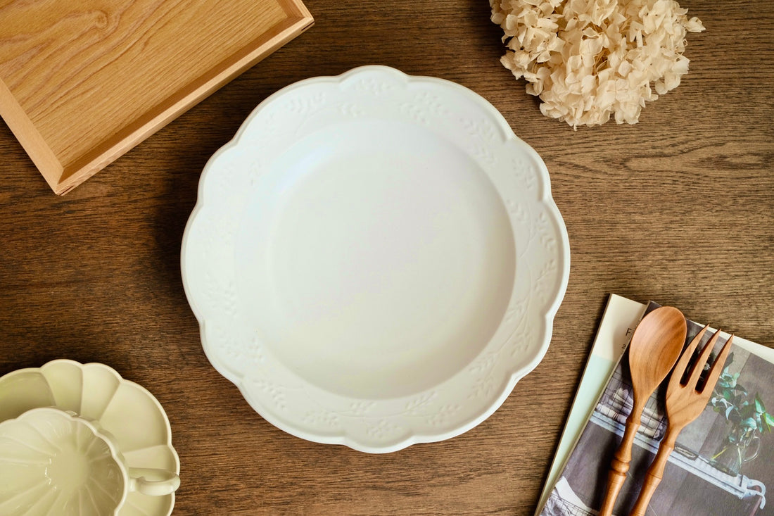 Atelier Gyuusha Large Floral Shape Round Deep Plate