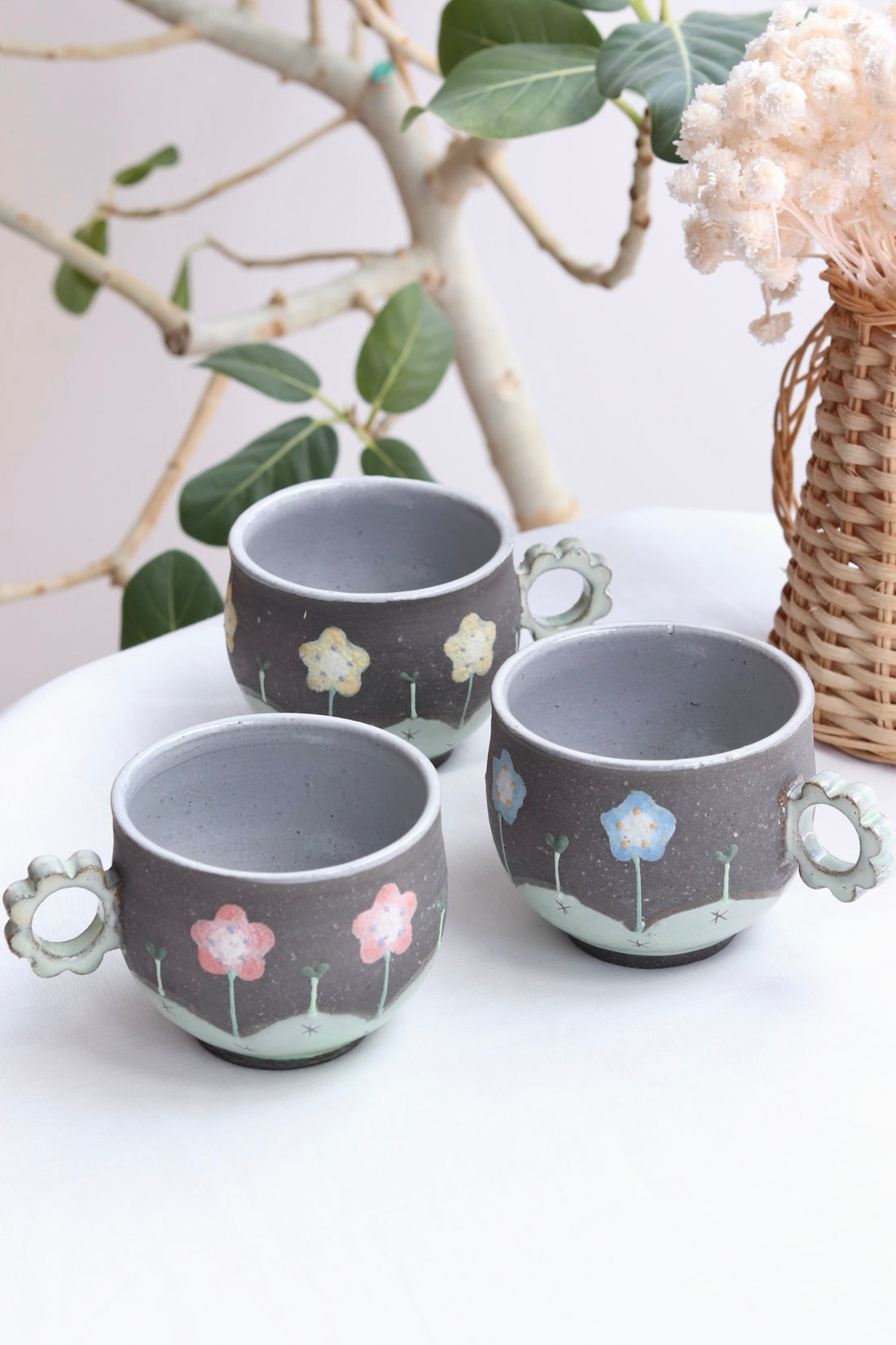 Akemi Nakamura 中村明美 Flower Mug with Ring Handle AN01