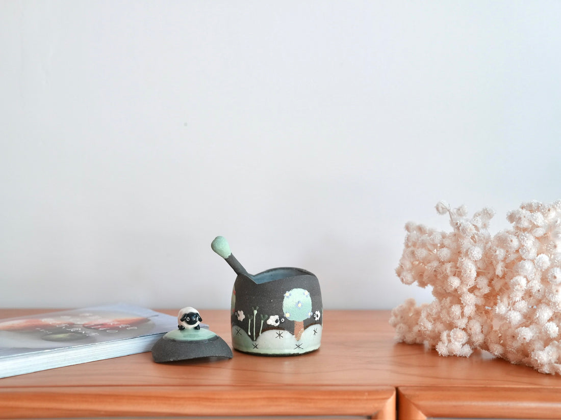 Akemi Nakamura 中村明美 Sugar Pot with Spoon AN31