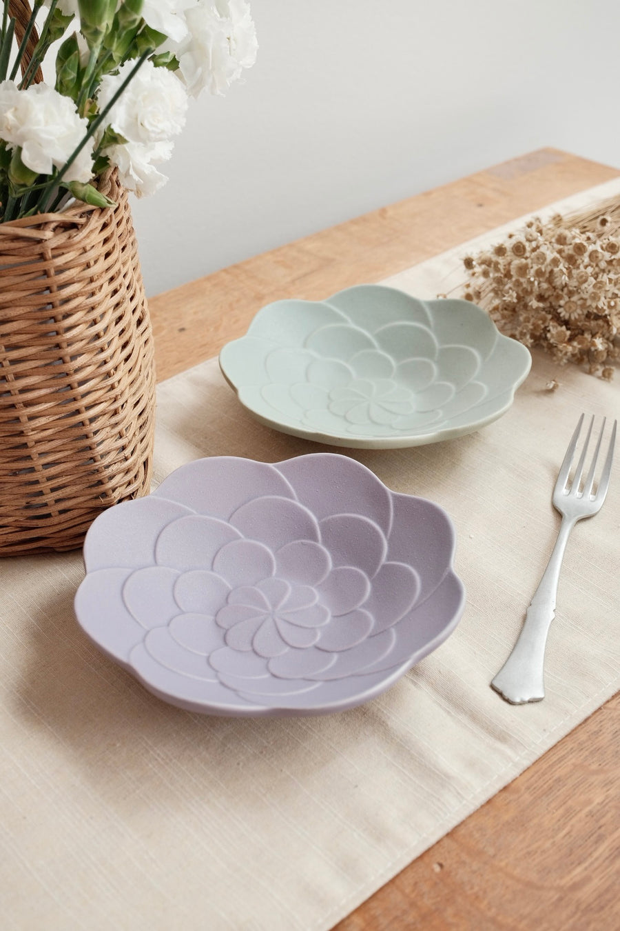 Mashiko Pottery Yoshizawa Purple Flower Plate