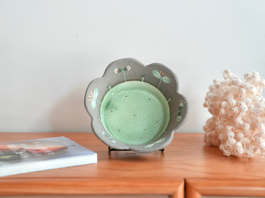 Akemi Nakamura 中村明美 Large Flower Shaped Bowl AN21