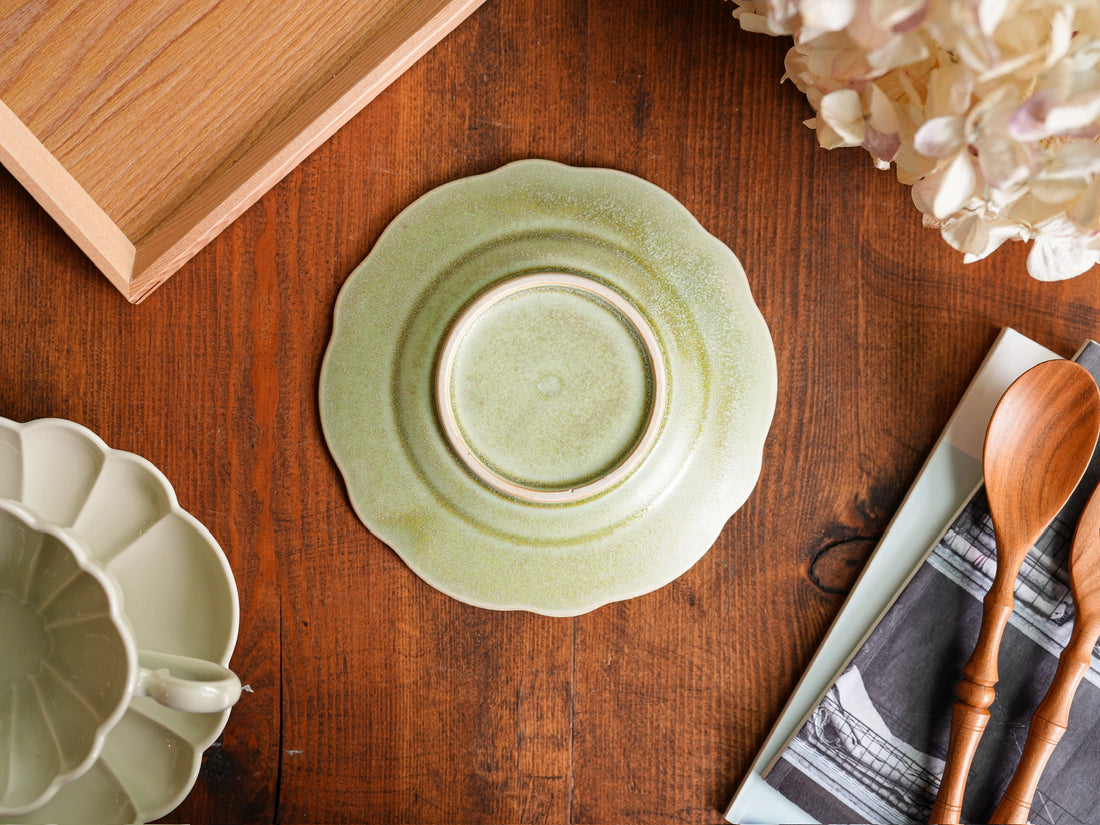 Atelier Gyuusha Small Floral Shape Round Plate