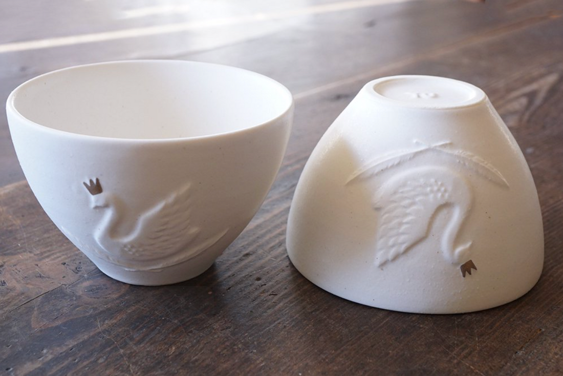 Mashiko Pottery Yoshizawa Round Swan Cup (with Gold Decoration)