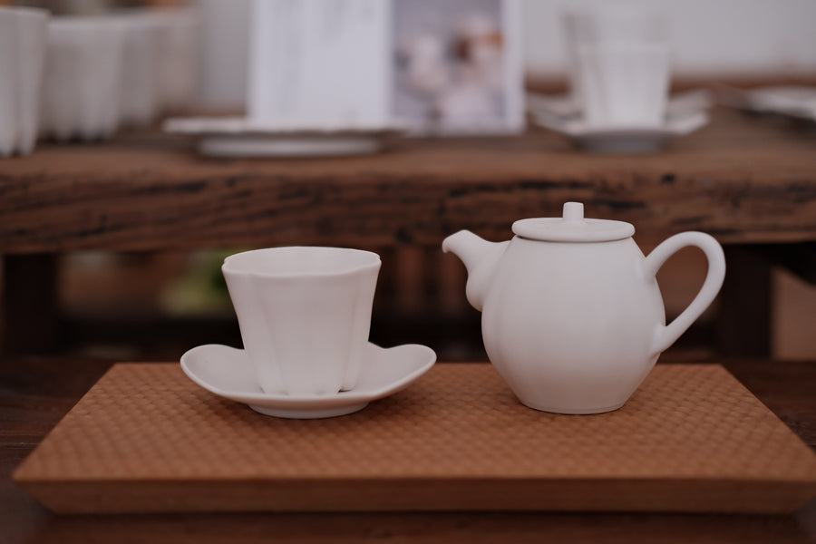 Kasumi Fujimura White Ceramic tea pot(tyatubo)