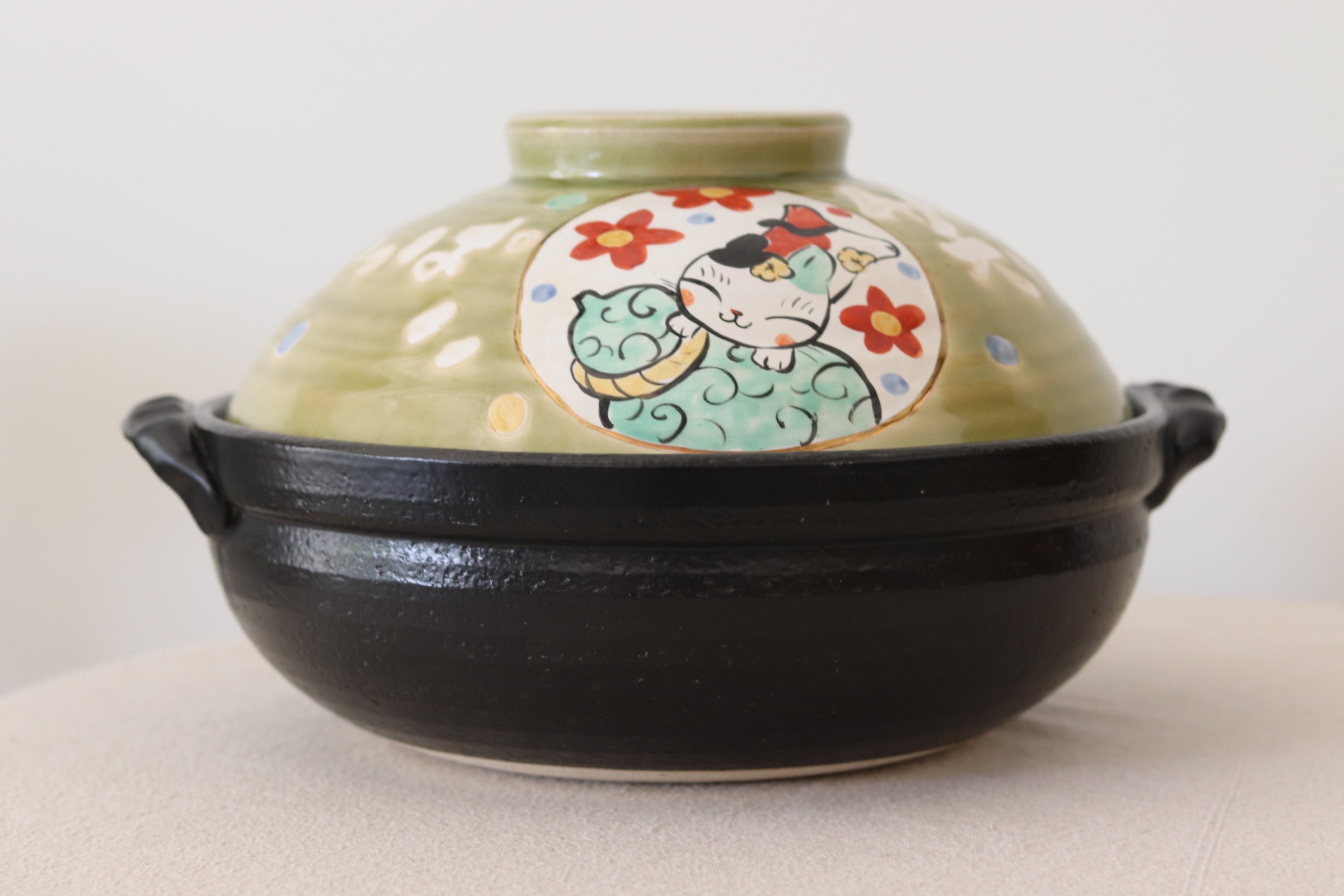 Yudachigama Hand-painted Lucky Cat Pot