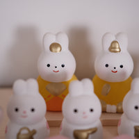 日本手作兔兔陶瓷摆件