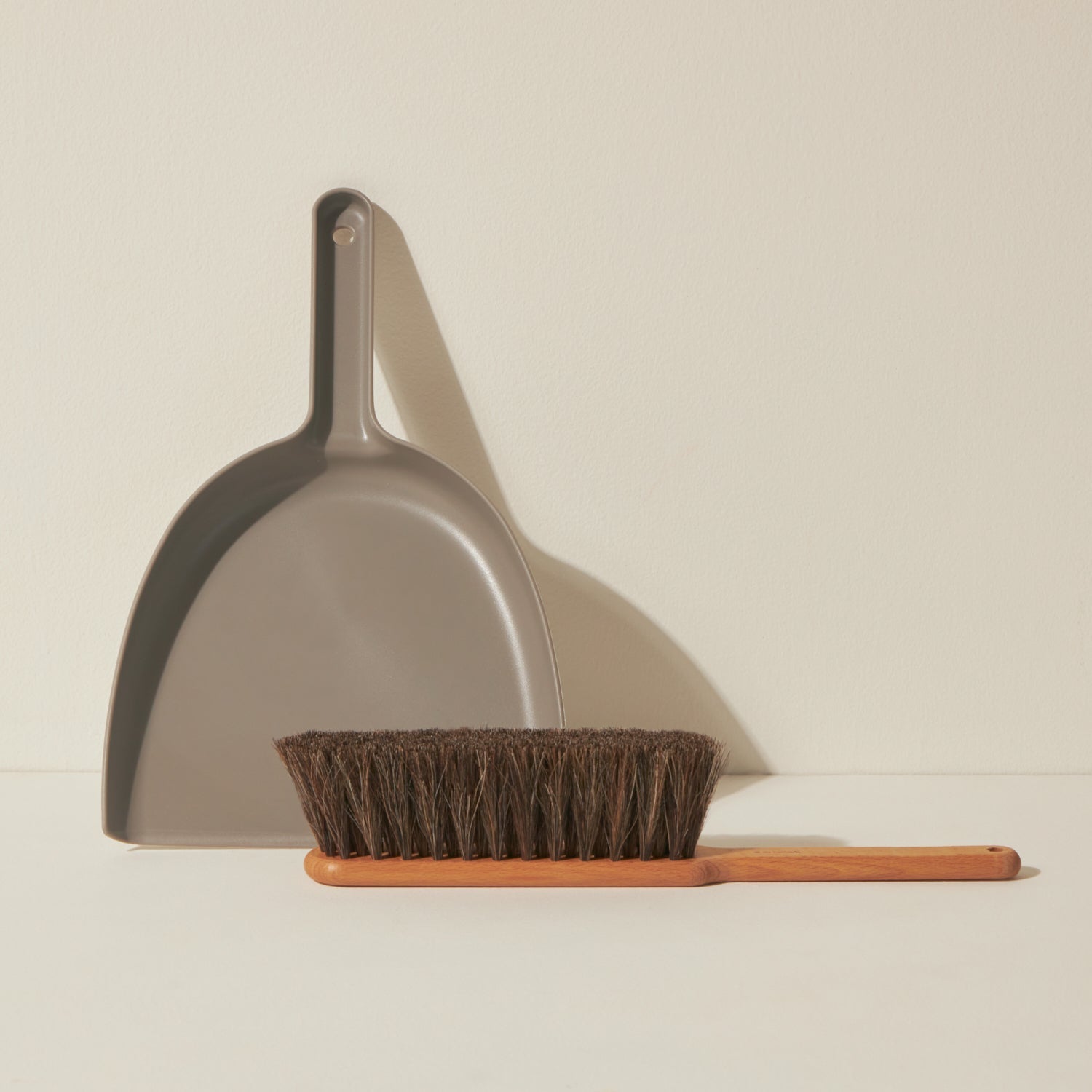Iris Hantverk Dustpan &amp; Brush Set