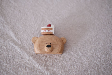 Bear brooch(Strawberry cake) - By Japanese artist Kinone